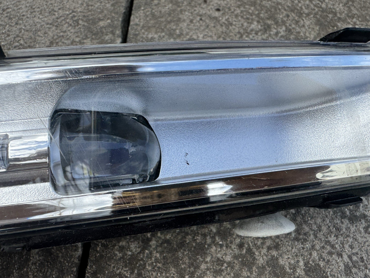 ĐÈN SƯƠNG MÙ TÍCH HỢP ĐÈN BAN NGÀY DRL TRƯỚC BÊN PHẢI CHÍNH HÃNG LAND ROVER DISCOVERY HK83-15200-AF