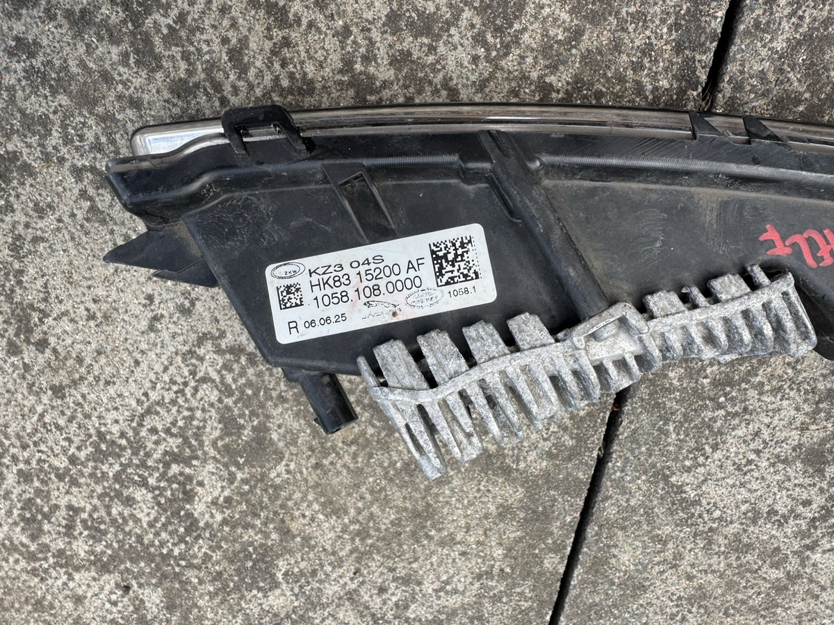 ĐÈN SƯƠNG MÙ TÍCH HỢP ĐÈN BAN NGÀY DRL TRƯỚC BÊN PHẢI CHÍNH HÃNG LAND ROVER DISCOVERY HK83-15200-AF