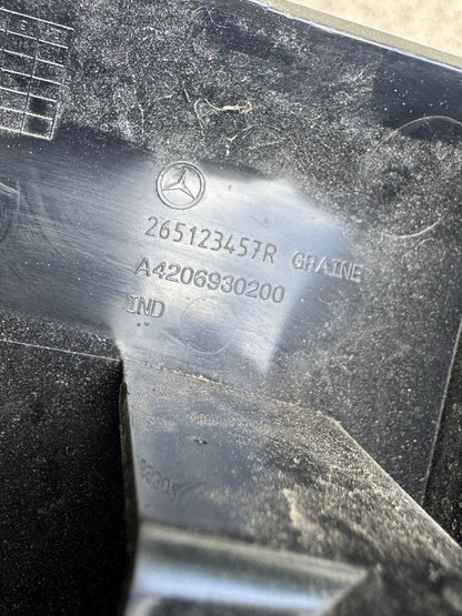 Nẹp trang trí cửa sau khoang chở hàng bên phải Mercedes-Benz Citan 2025 Van/MPV 4/5dr