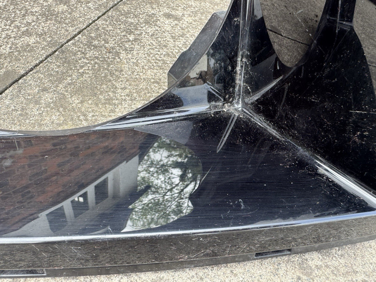 Land Rover Defender Headlight Surround Right 20 ON L8B2-13C024-B L663 Damaged
