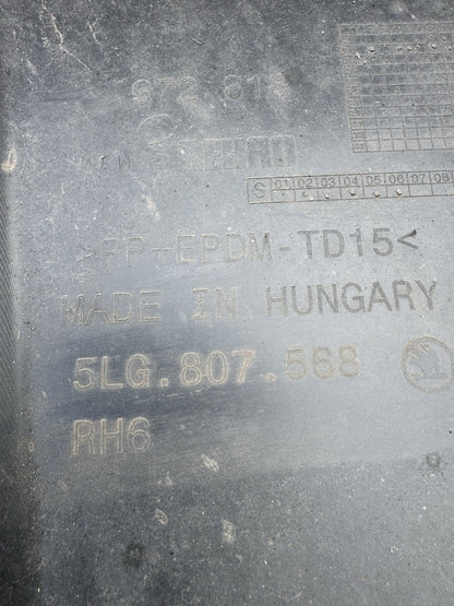 Lip chia pô cản sau Skoda Enyaq iV 5LG807568