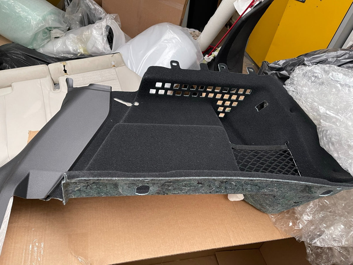 NEW 2022-2023 Range Rover Evoque TRIM - LOAD COMP. Wheelhouse Trim. LR140604