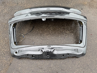 Land Rover discovery sport tail gate lk72-45155-ac small dents needs repair