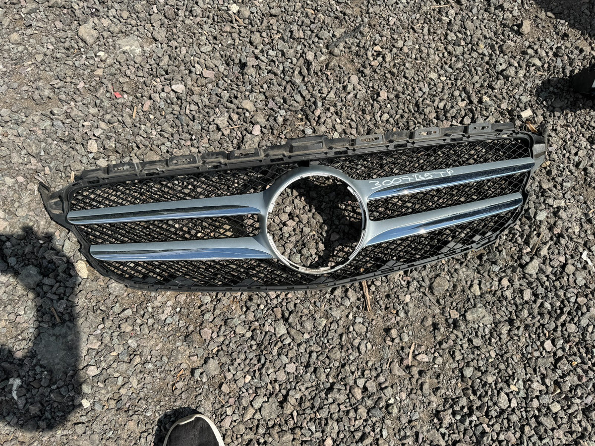 MERCEDES C CLASS W205 AMG GRILL BUMPER DEPAN ♻️ A205880