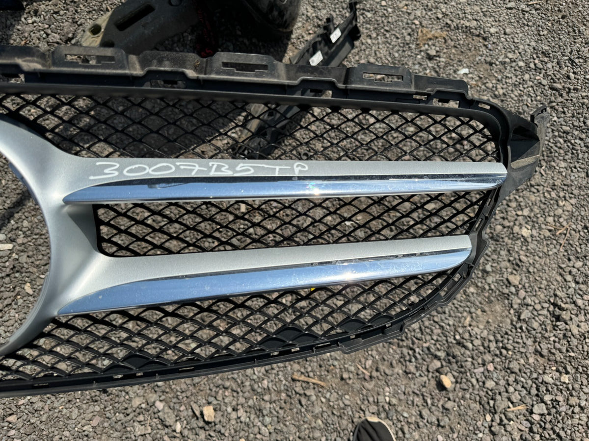 MERCEDES C CLASS W205 AMG GRILL BUMPER DEPAN ♻️ A205880
