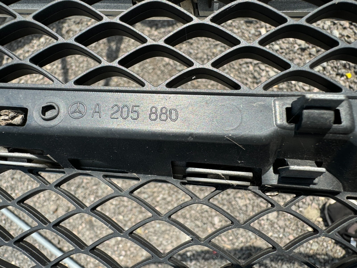 MERCEDES C CLASS W205 AMG GRILL BUMPER DEPAN ♻️ A205880