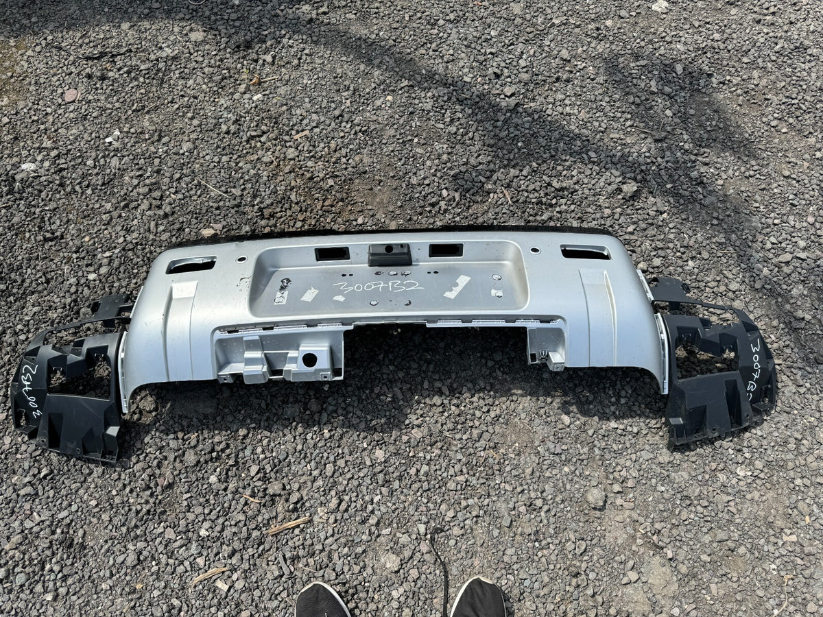 Ba đờ sốc sau Land Rover Defender L663 L8B2-17D781-A Chính hãng