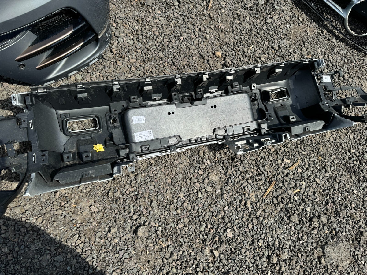Ba đờ sốc sau Land Rover Defender L663 L8B2-17D781-A Chính hãng