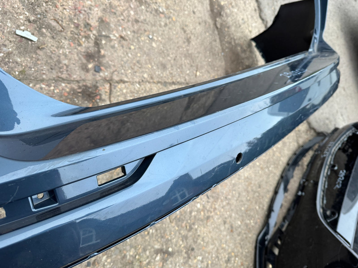 OEM VOLVO XC60 R-DESIGN REAR BUMPER PDC DENIM BLUE 2017-ON 31425198 SCRATCHED
