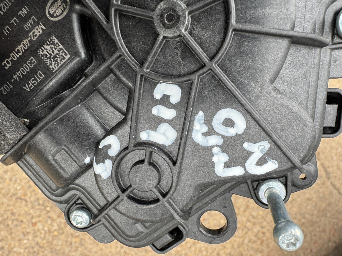 m8e2-404c10-cc Range Rover actuator L460 LEFT HAND LOWER LR153799
