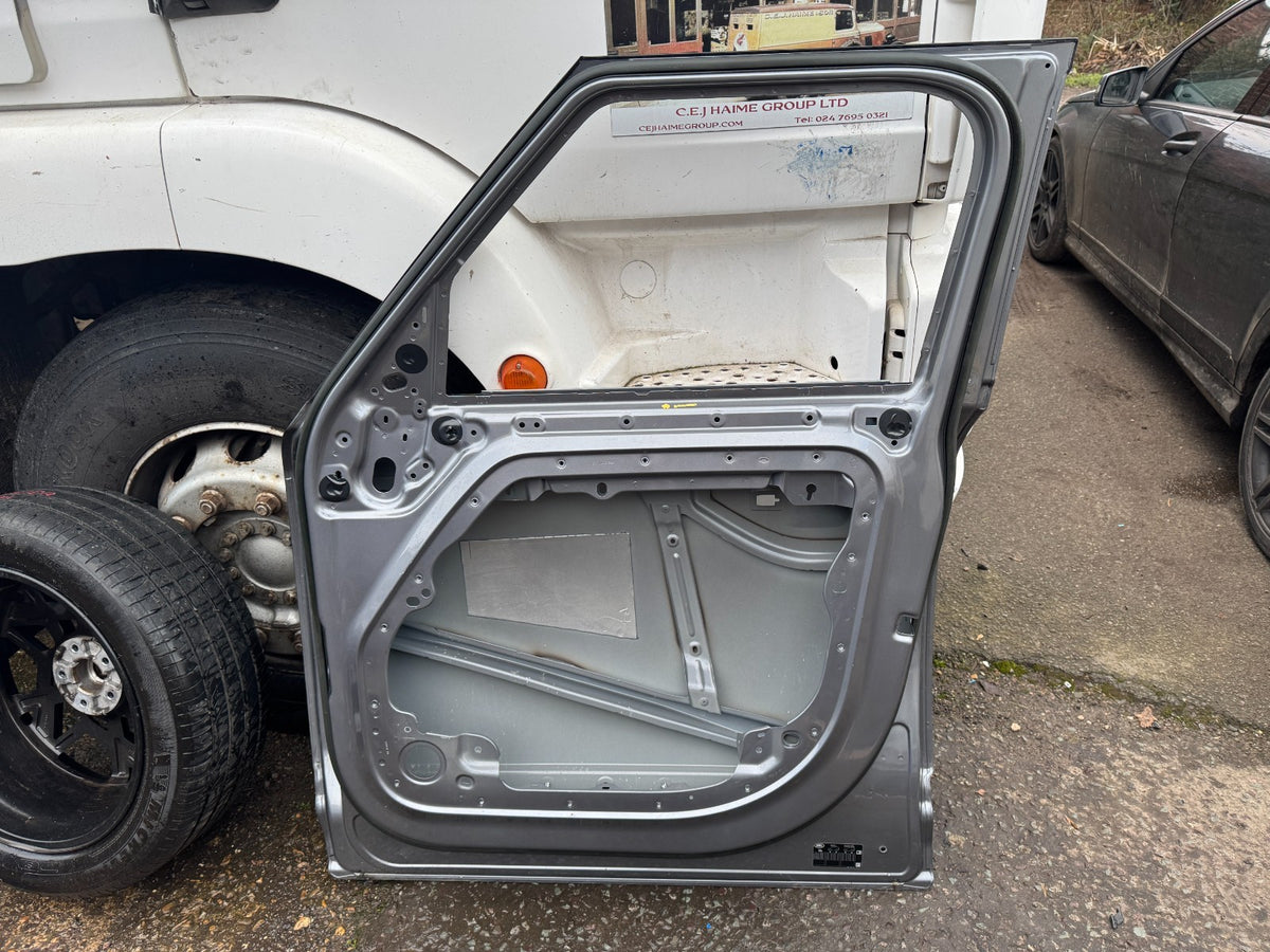 2020 -2025 Land Rover Defender 前右側車門 L8B2-20220AB L8B220220 L663
