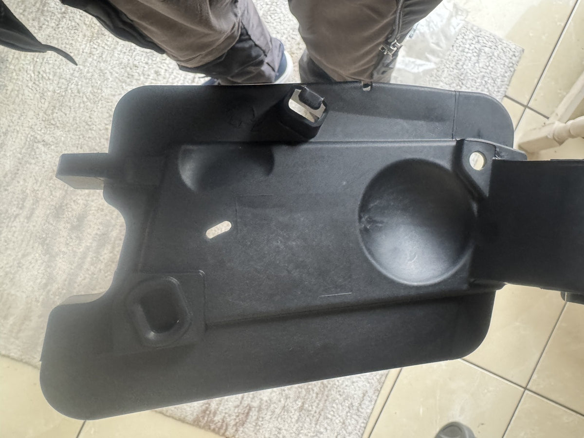 GENUINE RENAULT CAPTUR II 2019-ON FUEL FILLER FLAP POT 781201650R NEW UNFITTED