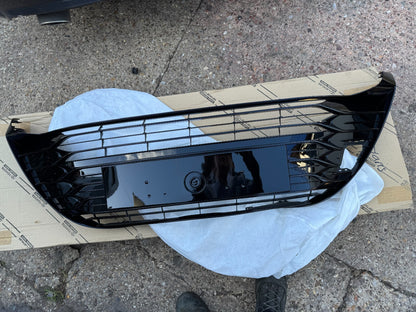 NEW GENUINE Toyota Yaris Front Bumper Grill 53102-0D130