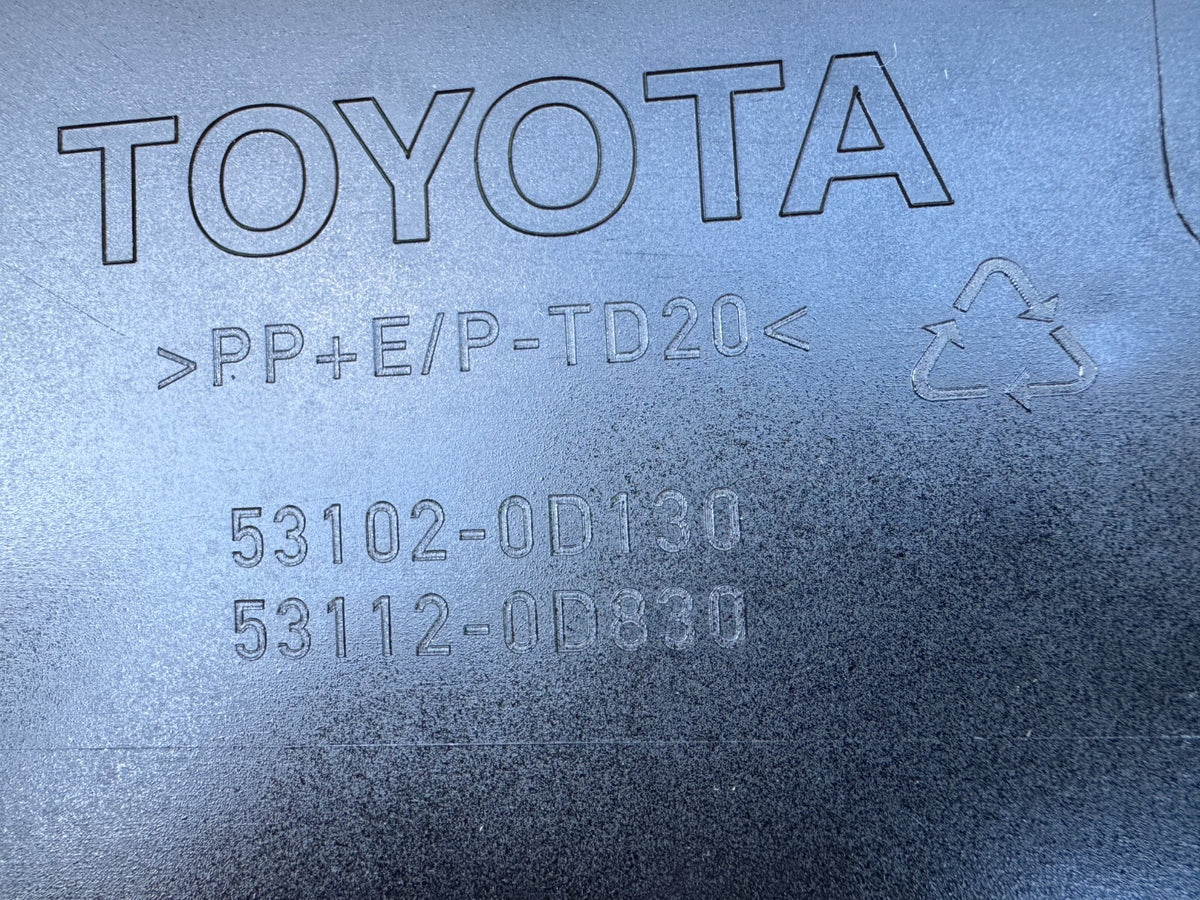 NEW GENUINE Toyota Yaris Front Bumper Grill 53102-0D130