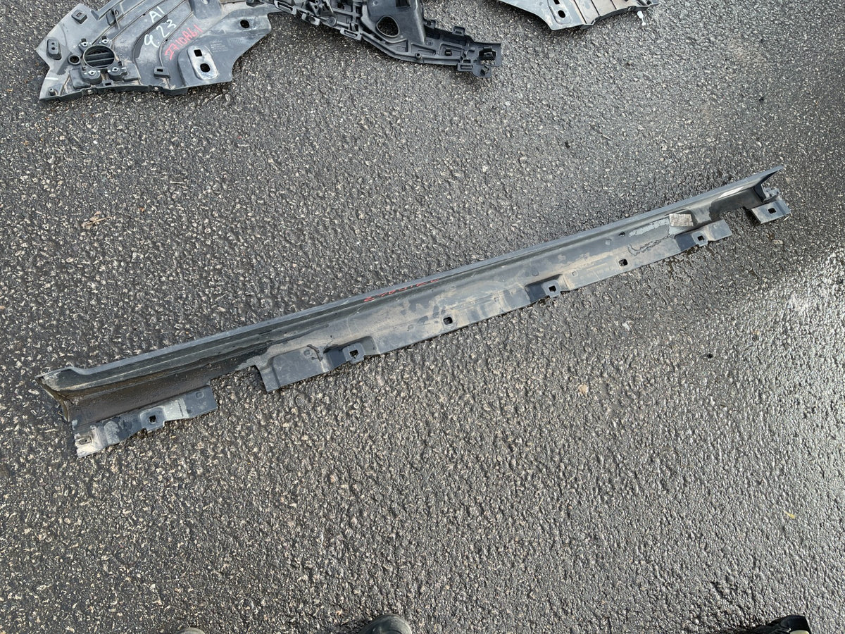 * 2021 - 2023 MERCEDES-BENZ W247 GLA Left Side Skirt A2476980900
