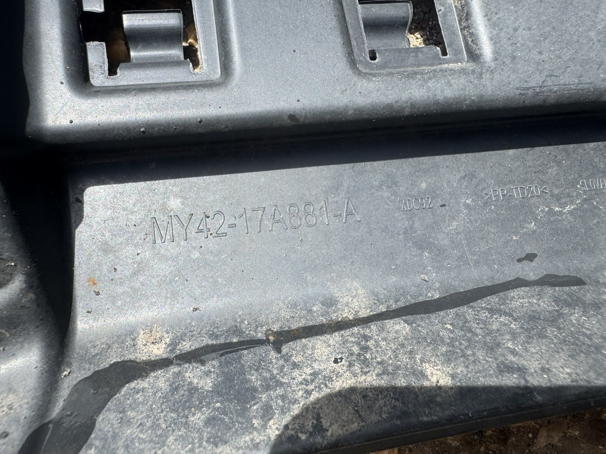 2024 LAND ROVER DISCOVERY V L462 Breket Bumper Belakang Kanan MY42-17A881-A