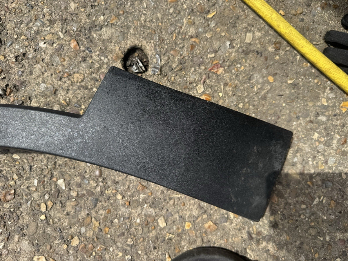 VOLVO XC40 WHEEL ARCH TRIM FRONT LEFT 31448324 2019