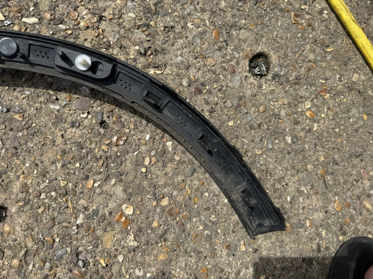 VOLVO XC40 WHEEL ARCH TRIM FRONT LEFT 31448324 2019