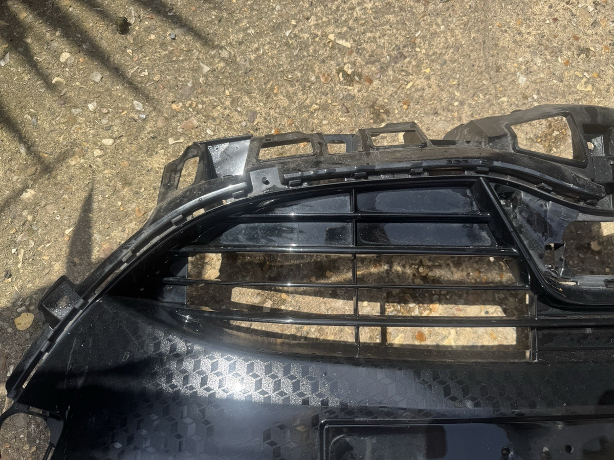 TOYOTA YARIS HATCHBACK 2020 ke atas GRILL RADIATOR ATAS BUMPER DEPAN 53111-K0020