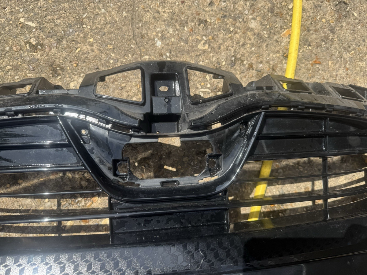 TOYOTA YARIS HATCHBACK 2020 ke atas GRILL RADIATOR ATAS BUMPER DEPAN 53111-K0020