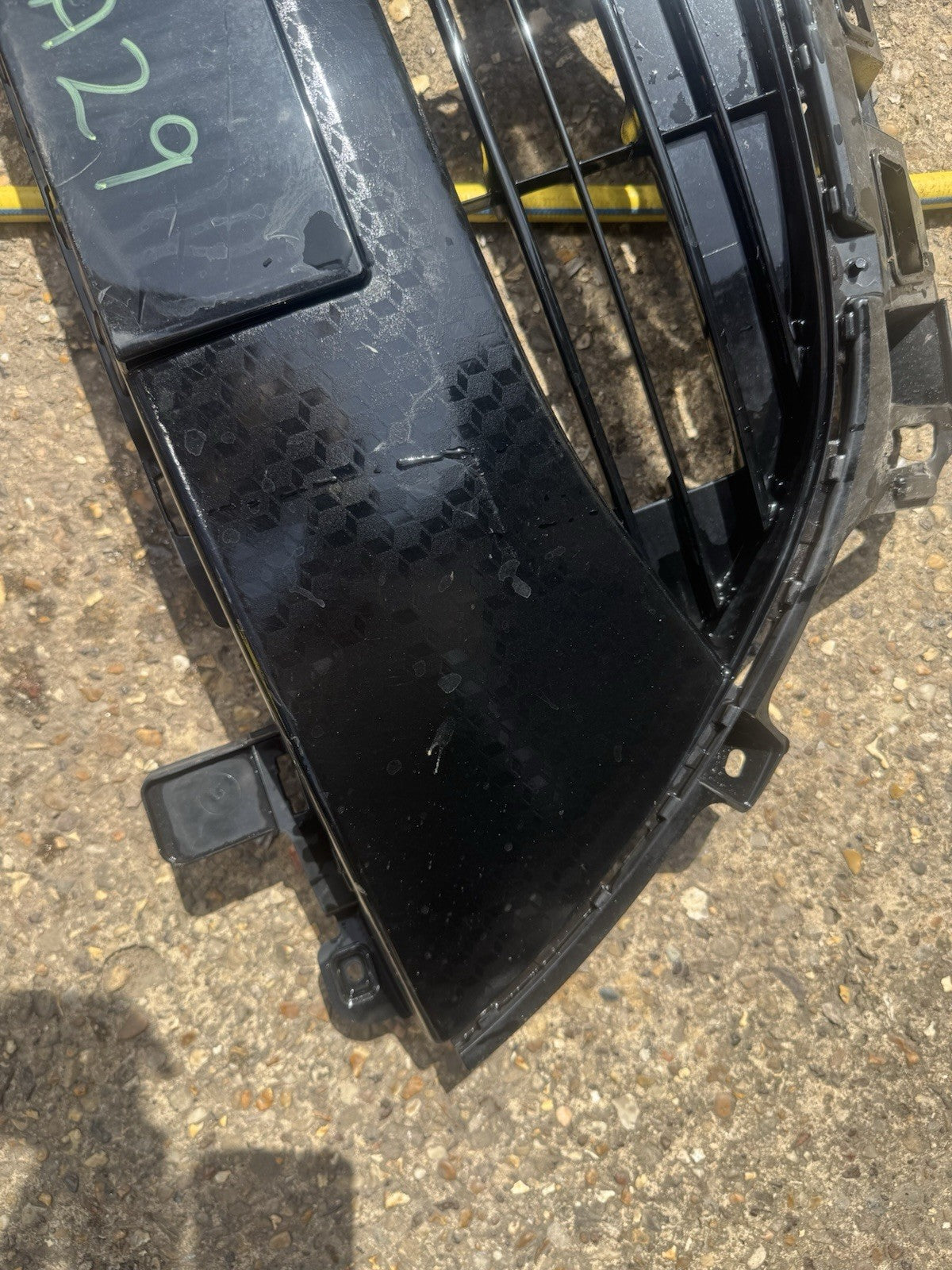 TOYOTA YARIS HATCHBACK 2020 ke atas GRILL RADIATOR ATAS BUMPER DEPAN 53111-K0020