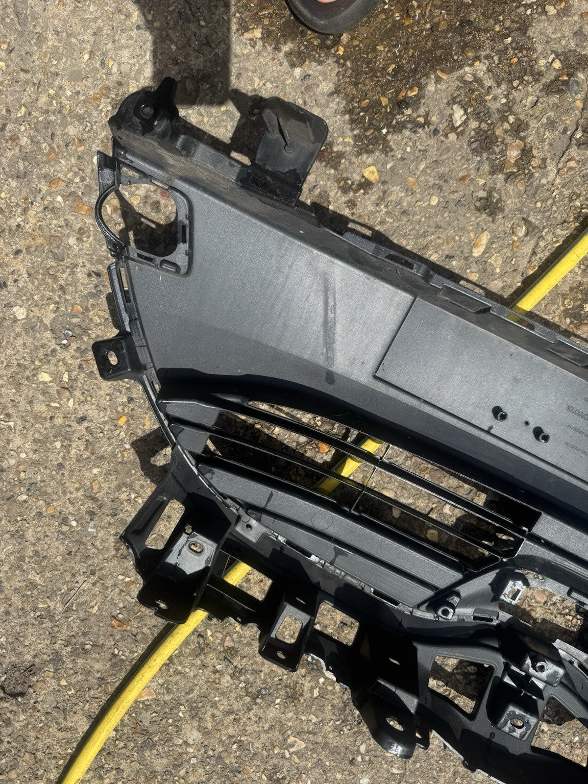 TOYOTA YARIS HATCHBACK 2020 ke atas GRILL RADIATOR ATAS BUMPER DEPAN 53111-K0020