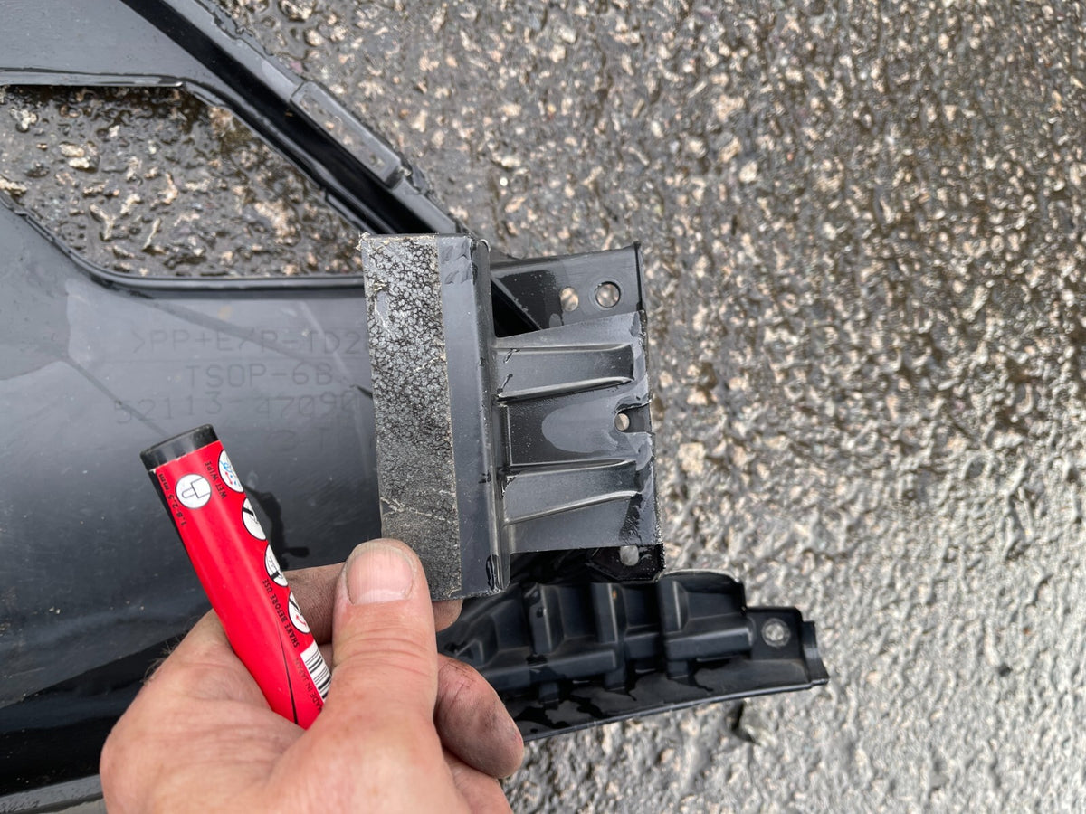 GENUINE TOYOTA PRIUS MK4 15-2019 FRONT LEFT BUMPER BUMPER CORNER