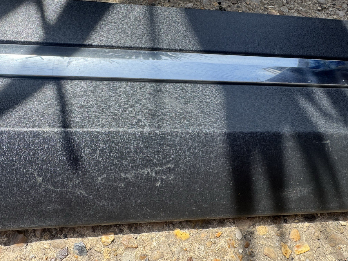 BANDOU PORTIERĂ FAȚĂ DREAPTA ORIGINAL MERCEDES GLA H247 din 2019 încoace A2477271501