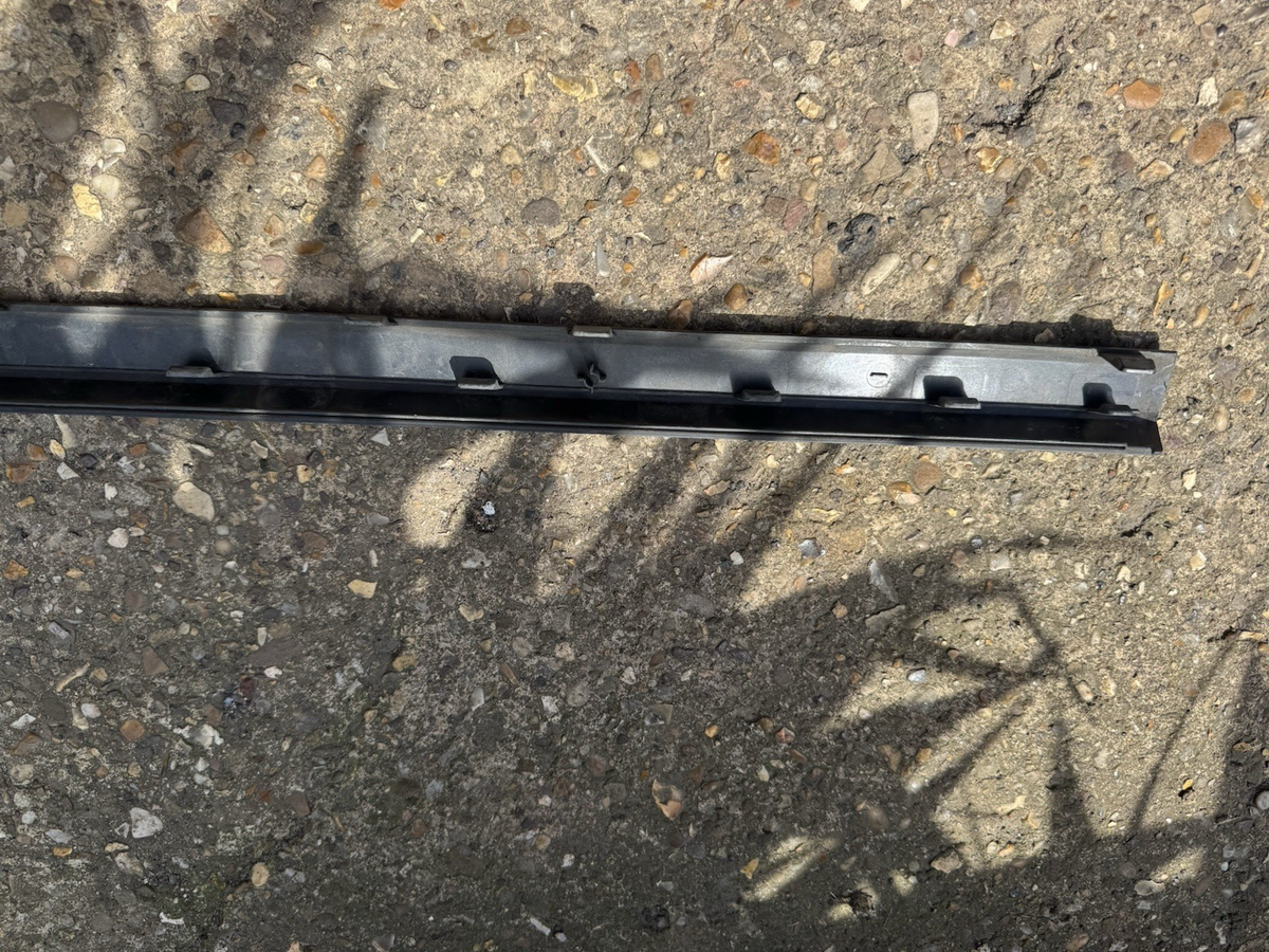 Land Rover EK52-239-29-A Vogue Nẹp cửa bên trái 1pc