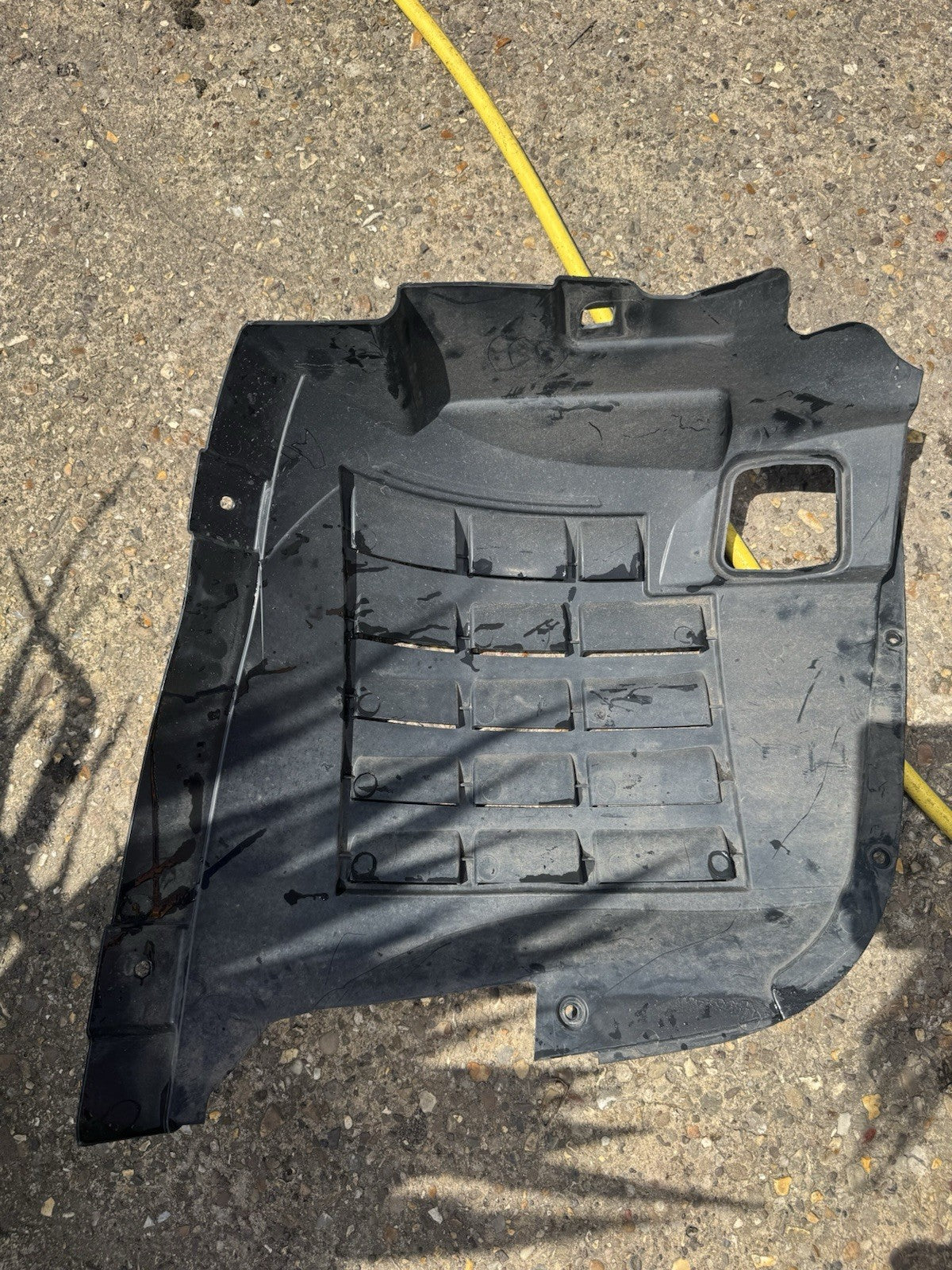Land Rover Defender L663 前左內襯 原廠件 L8B2-16A574-AD 602-2A2-14