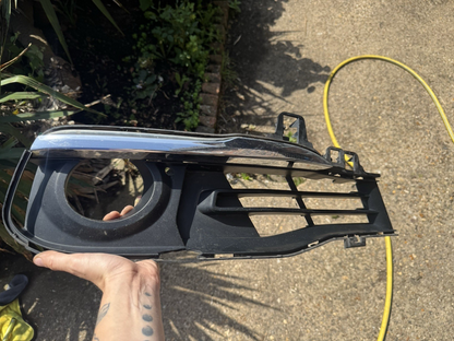 มีรอยร้าว! BMW F30 LCI F31 LCI OEM ฝาครอบช่องลมกันชนหน้า ขวา 51117396878
