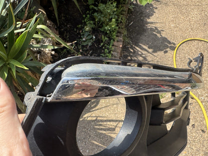 มีรอยร้าว! BMW F30 LCI F31 LCI OEM ฝาครอบช่องลมกันชนหน้า ขวา 51117396878