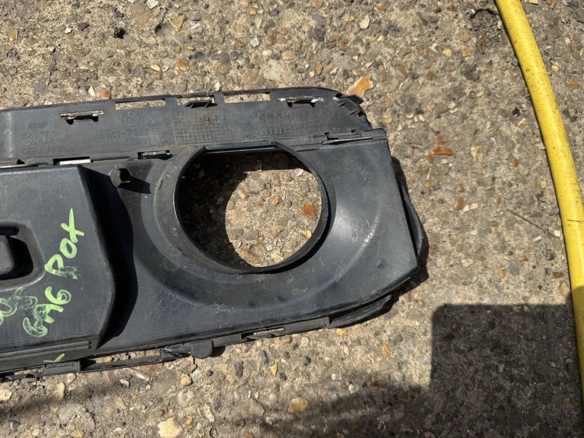 มีรอยร้าว! BMW F30 LCI F31 LCI OEM ฝาครอบช่องลมกันชนหน้า ขวา 51117396878
