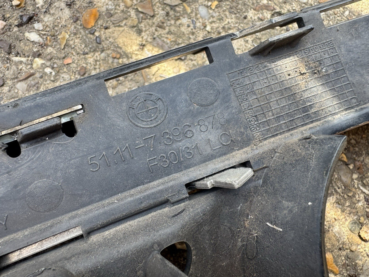 มีรอยร้าว! BMW F30 LCI F31 LCI OEM ฝาครอบช่องลมกันชนหน้า ขวา 51117396878