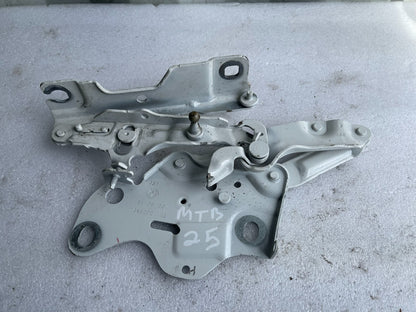 2020 BMW X5 G05 RH Front Right Side Hood Hinge 7418202