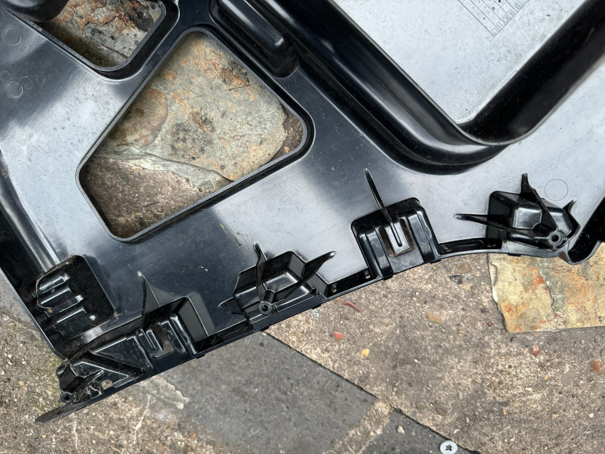 BMW 2 SERIES F22 F23 BREKET DUDUKAN BUMPER BELAKANG SISI KIRI 7285533