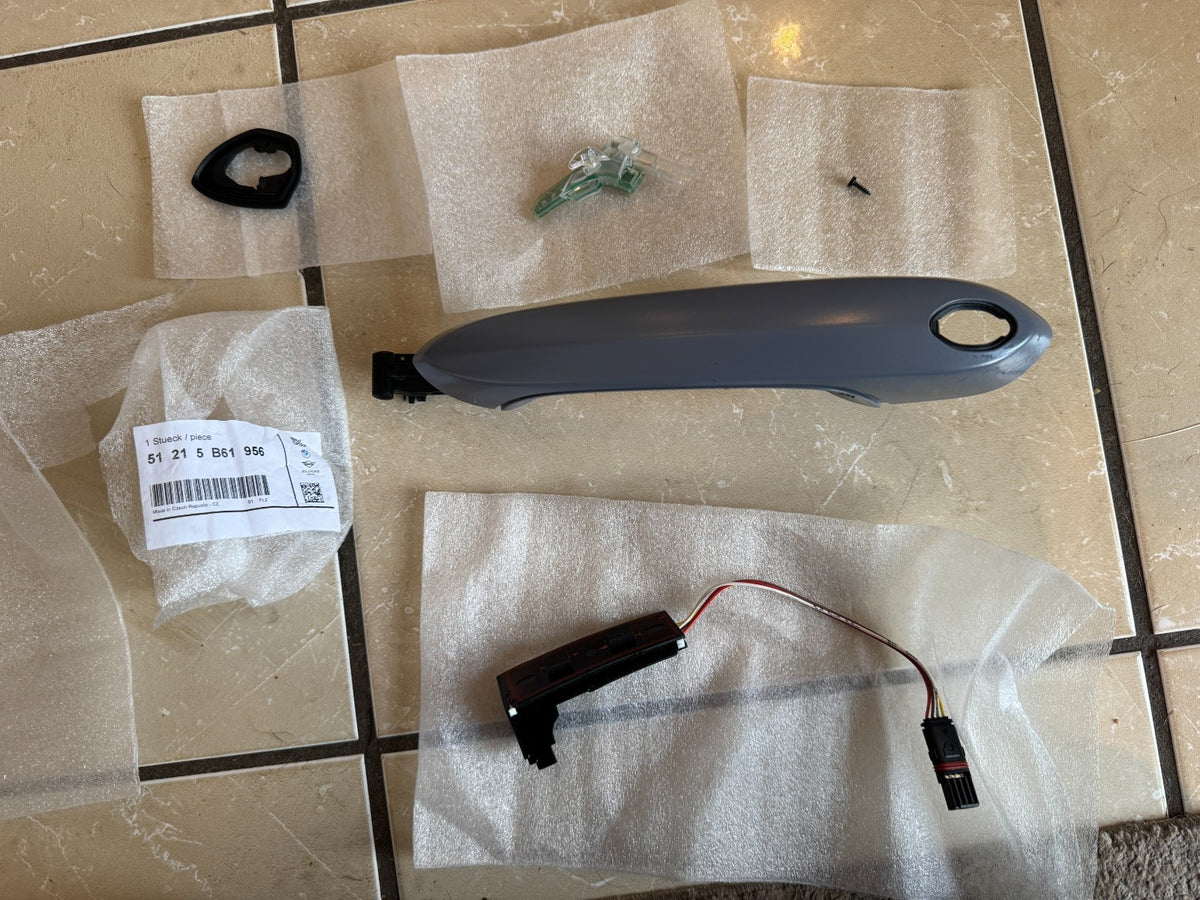 GENUINE BMW X5 G05 RHD RIGHT FRONT DOOR HANDLE COMFORT ACCESS NFC 51215B61956