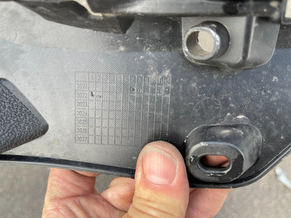 Lưới cản bên phải Kia Sportage V/5 86564-r2000