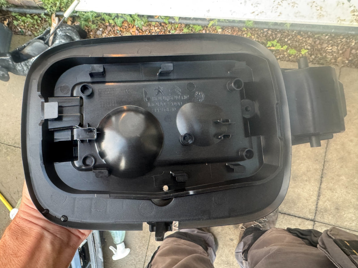 Genuine Peugeot 308 T9 2013-2021 Fuel Tank Flap Housing 98 182 290 80 NEW