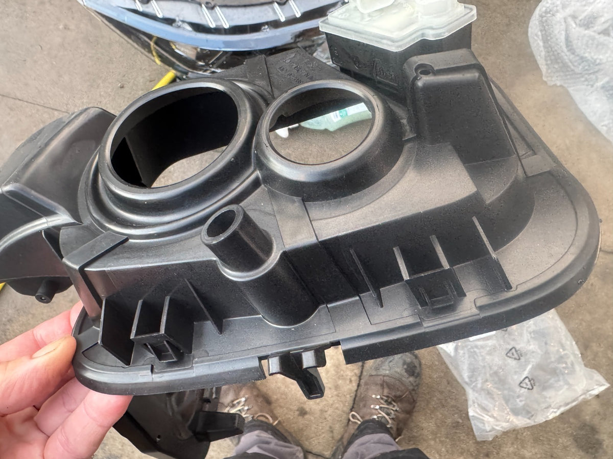 Genuine Peugeot 308 T9 2013-2021 Fuel Tank Flap Housing 98 182 290 80 NEW