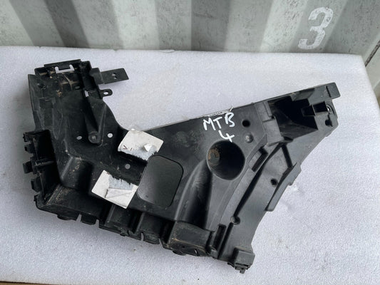OEM VOLVO XC40 MK1 GALINIO KAIRIOJO BAMPERIO KRONŠTEINAS 31690705 ORIGINALAS (TRŪKSTA FIKSATORIŲ)