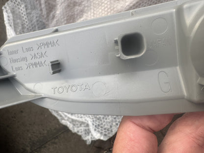 GENUINE TOYOTA YARIS XP210 2020-ON REAR REVERSE LAMP LENS BODY 81581-K0140 NEW