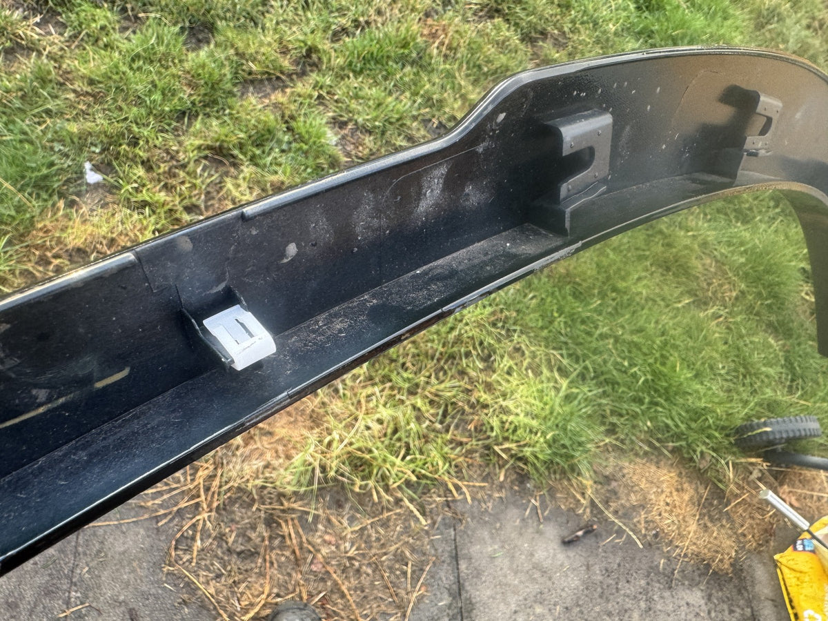 LAND ROVER DEFENDER 110 L663 REAR RIGHT WHEEL ARCH TRIM BLACK L8B2-290E22-BB