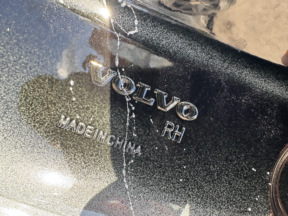 VOLVO EX30 2025 REAR DOOR RIGHT SMALL DENT BARE