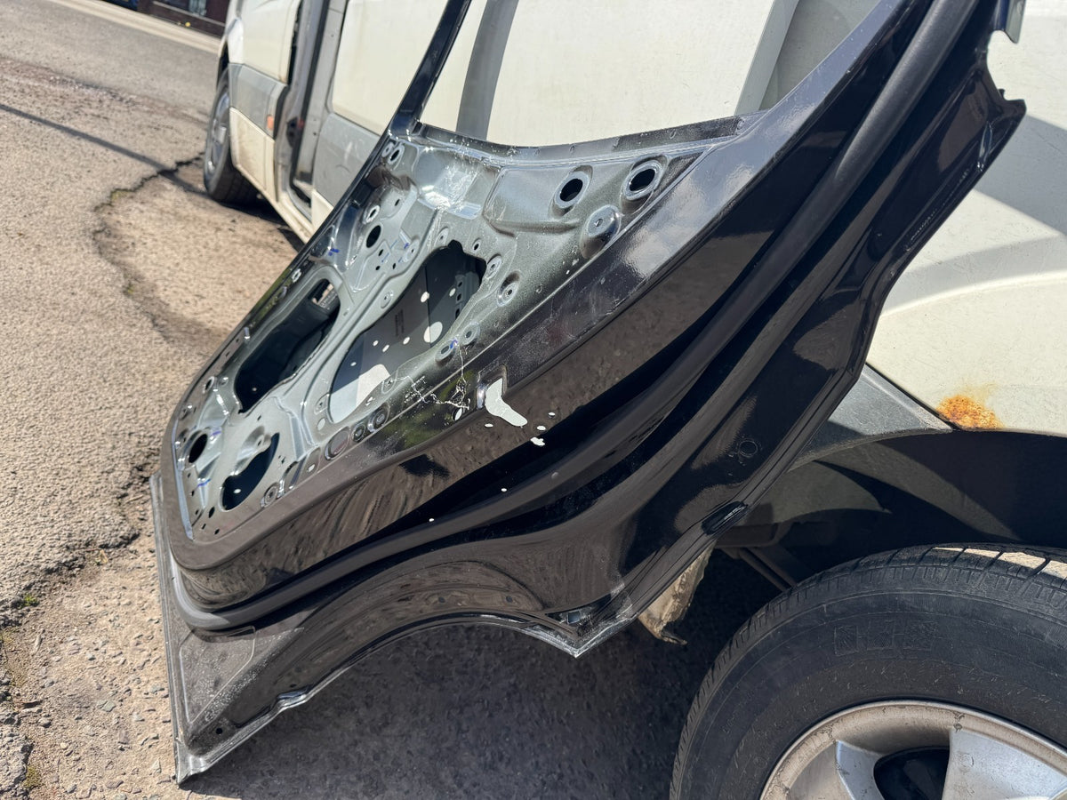 VOLVO EX30 2025 REAR DOOR RIGHT SMALL DENT BARE