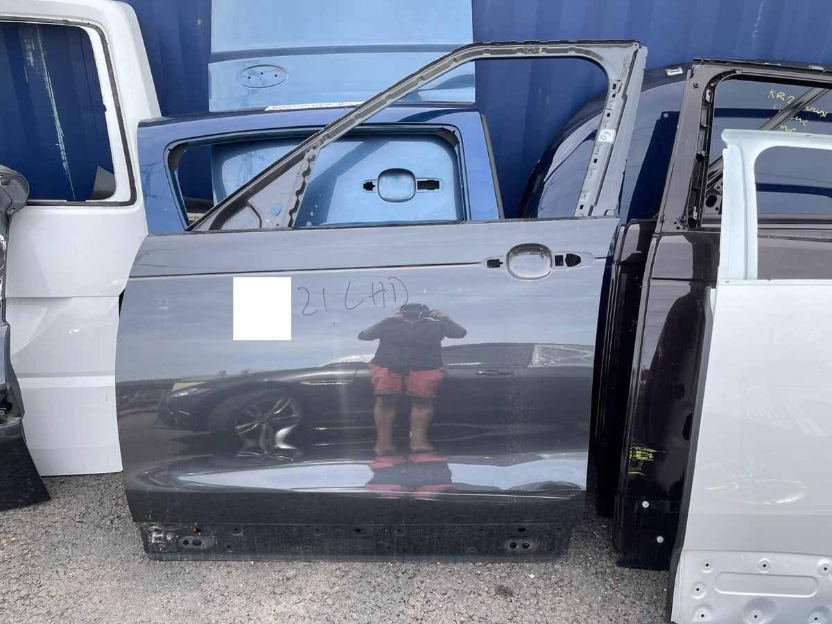 2021 Range Rover LEFT bare door