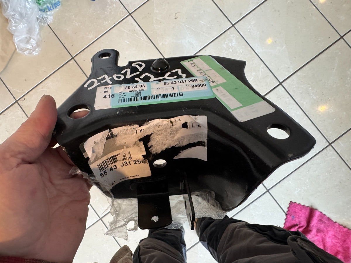 RENAULT CLIO IV 2020 起 左後軸支架總成 554303125R 正廠件