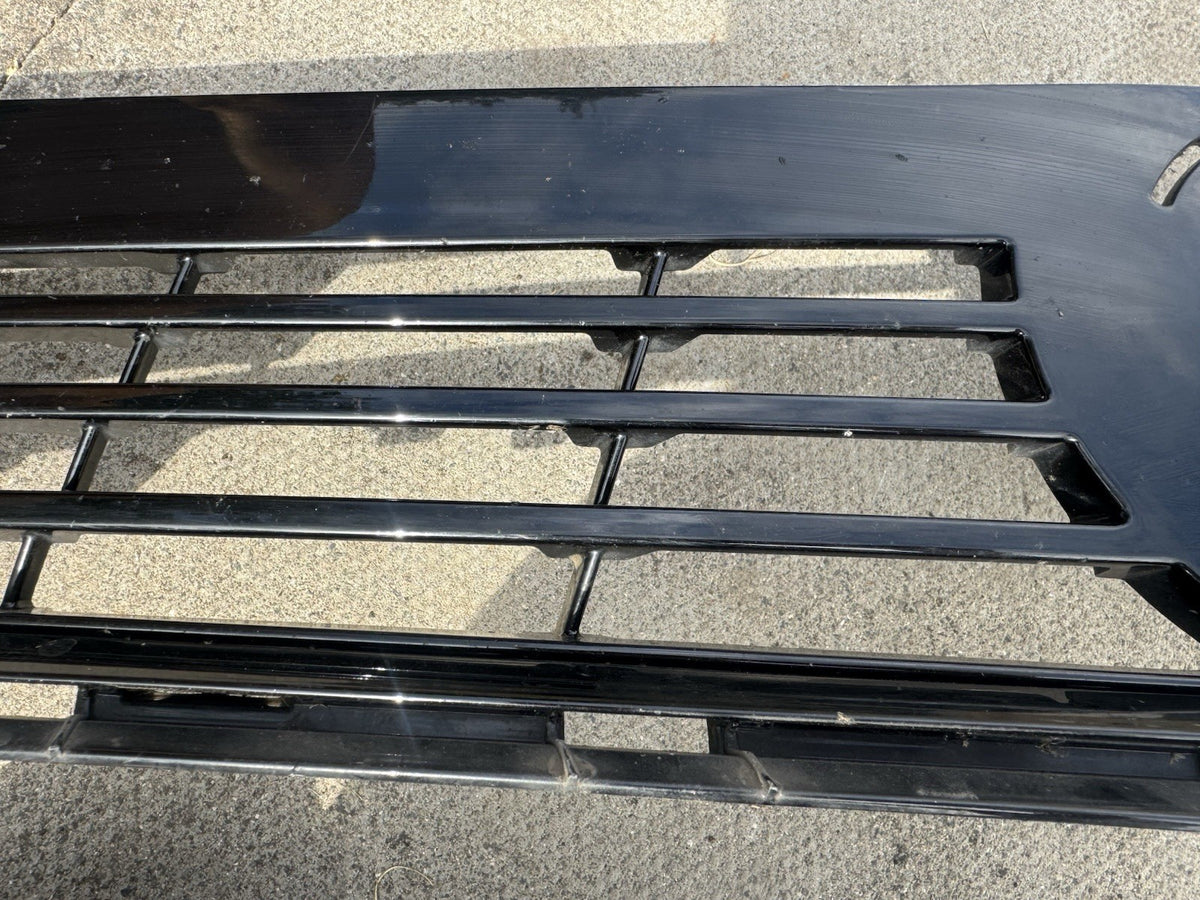 VAUXHALL ASTRA L 2022 ON GENUINE FRONT BUMPER UPPER GRILLE 9839640080 .