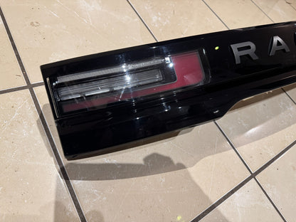 DARI PLAT 2025 Lampu Bagasi Belakang Range Rover Velar N8A215C436AD L560
