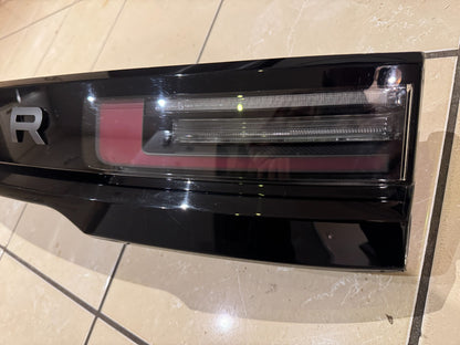 DARI PLAT 2025 Lampu Bagasi Belakang Range Rover Velar N8A215C436AD L560